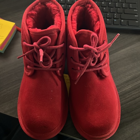 uggs - Picture 2 of 4